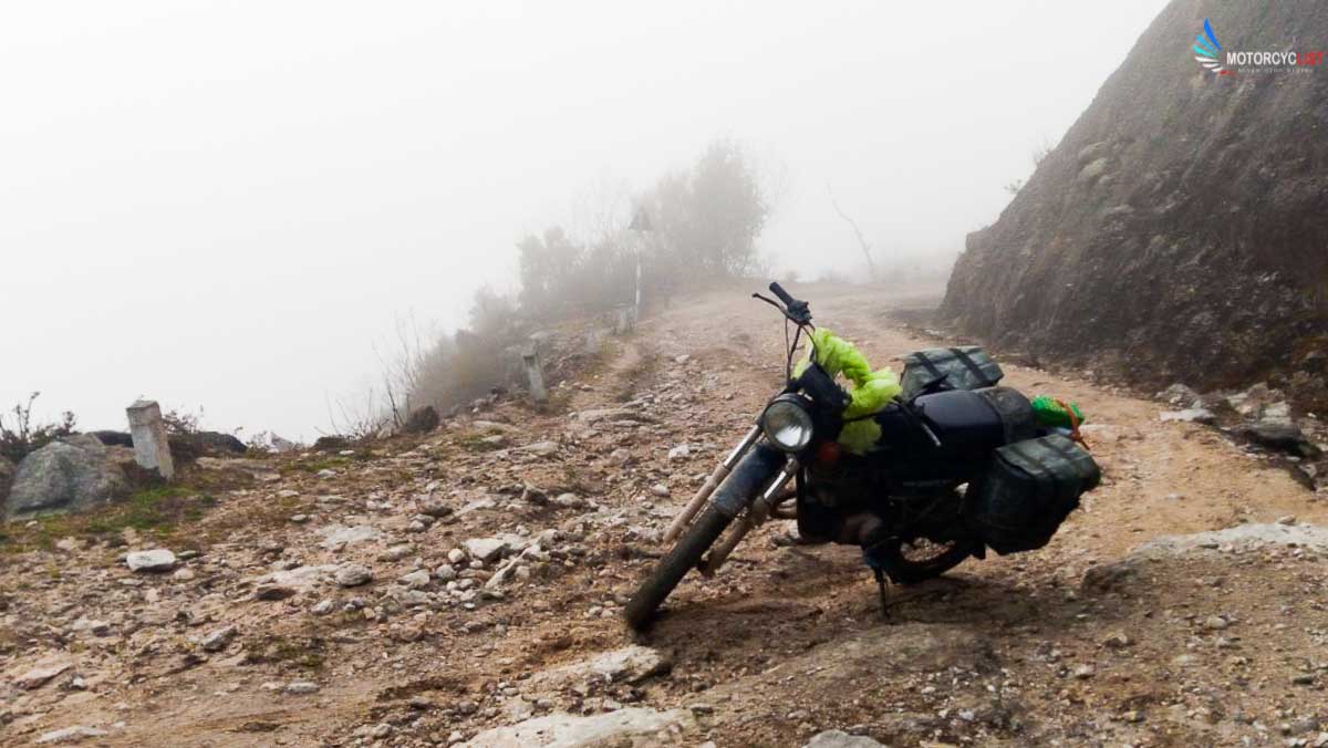 Motorbiking to Chieu Lau Thi in Hoang Su Phi