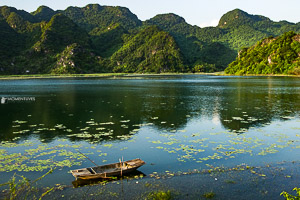 <b>Ninh Binh motorbike tour</b> – Exploring the Red River Delta countryside